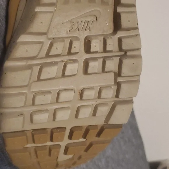 NIKE - Picture 3 of 6